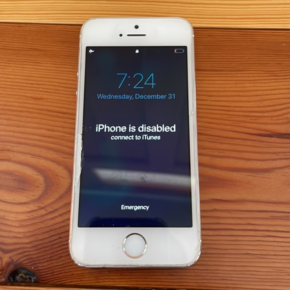 Apple iPhone 5s - Picture 2 of 5